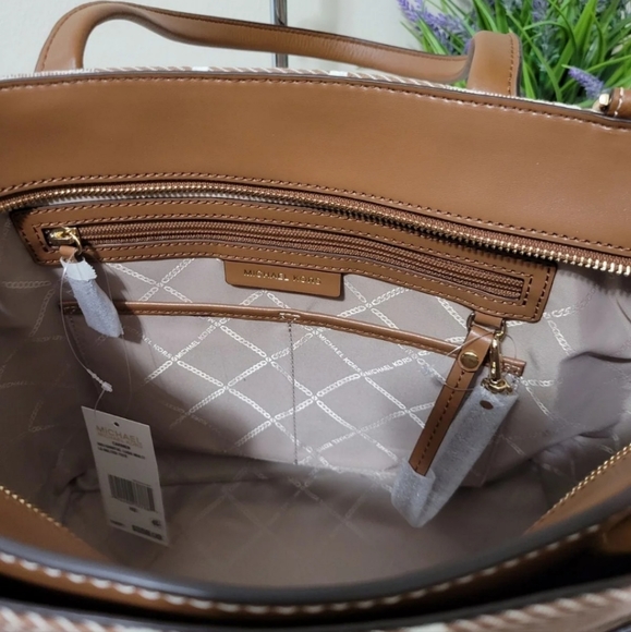 ❌️SOLD❌️ - Picture 9 of 11